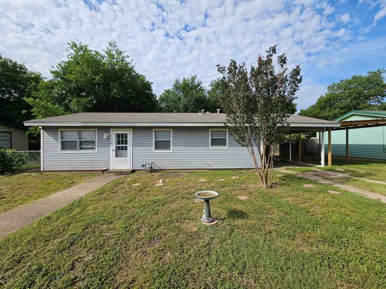 1119 Magnolia St - Photo 2 of 3