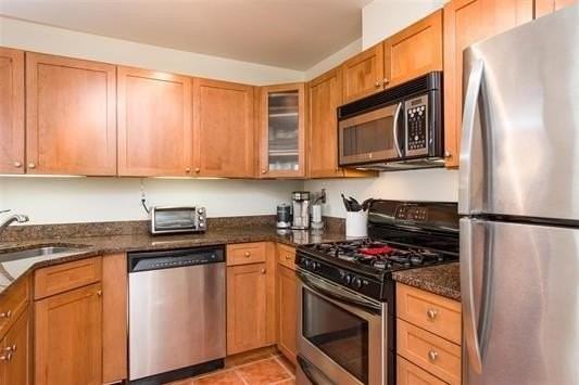 420 Jefferson St #3B - Photo 4 of 12