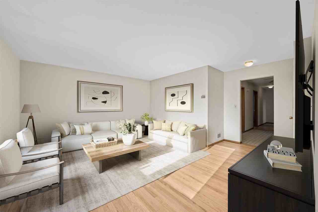 185 W 3rd St #2 - Photo 3 of 8