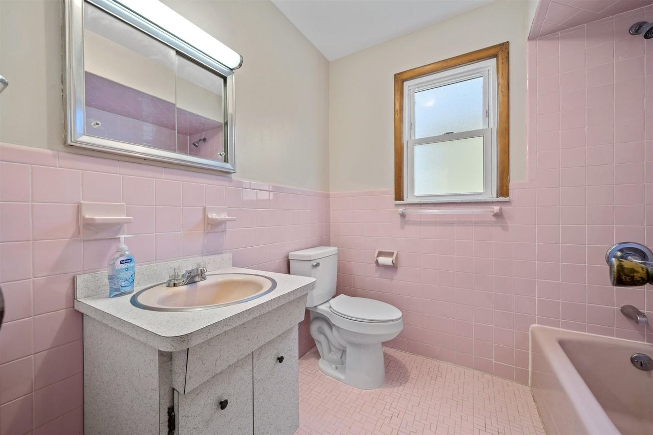185 W 3rd St #2 - Photo 7 of 8