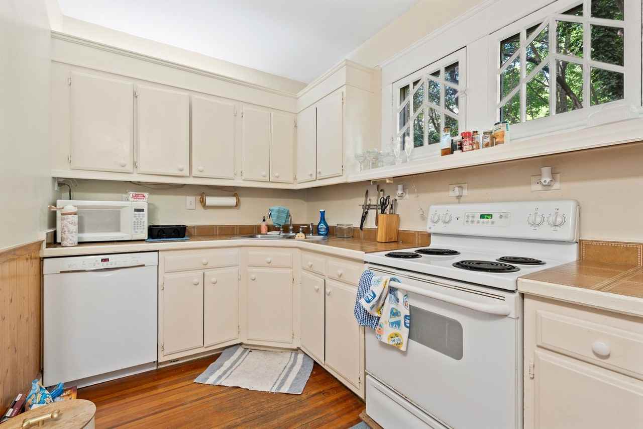 404 Pittsboro St - Photo 6 of 16