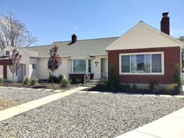 featured image of 220 E Greenwood Ave