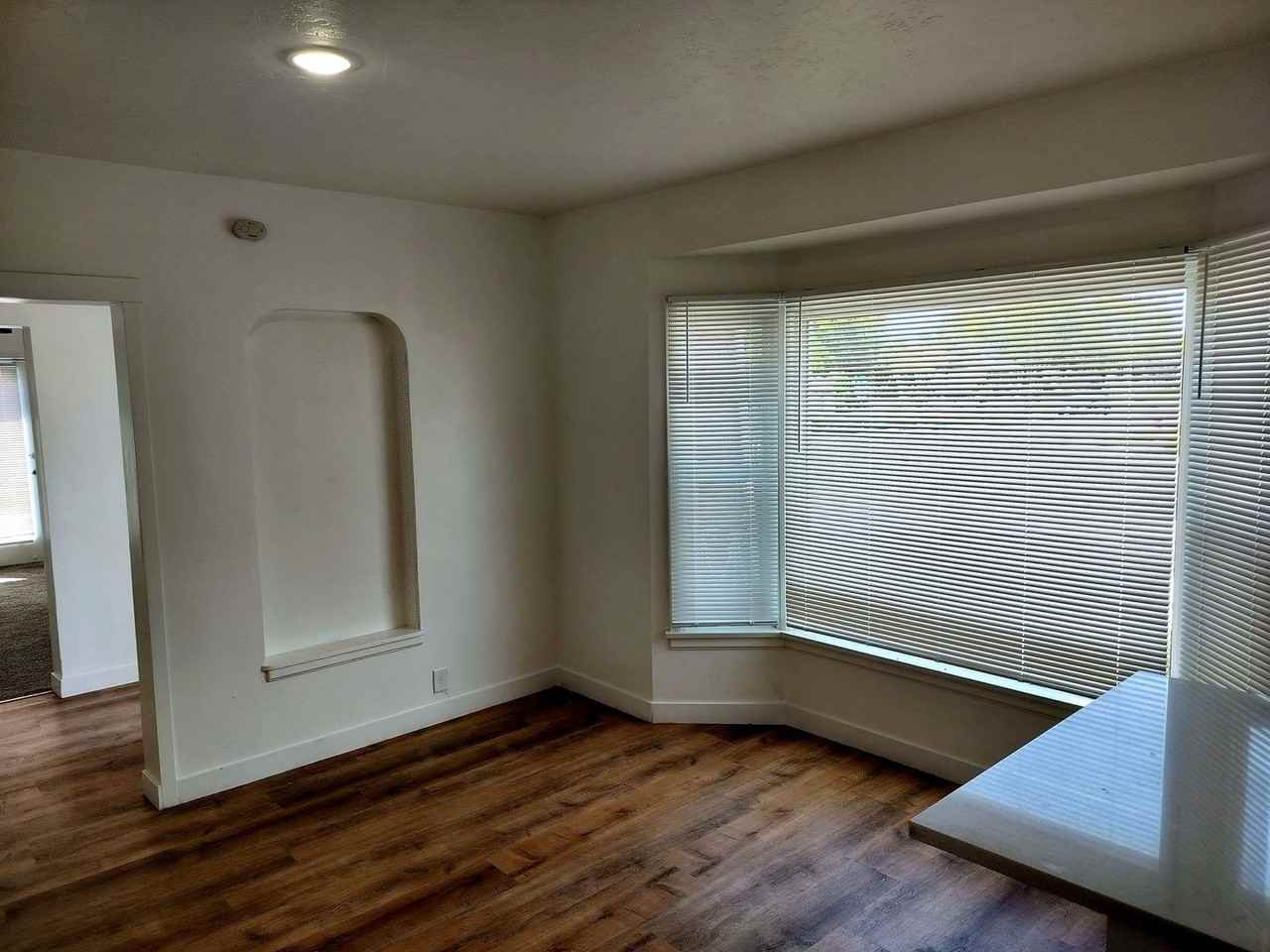 220 E Greenwood Ave - Photo 3 of 19