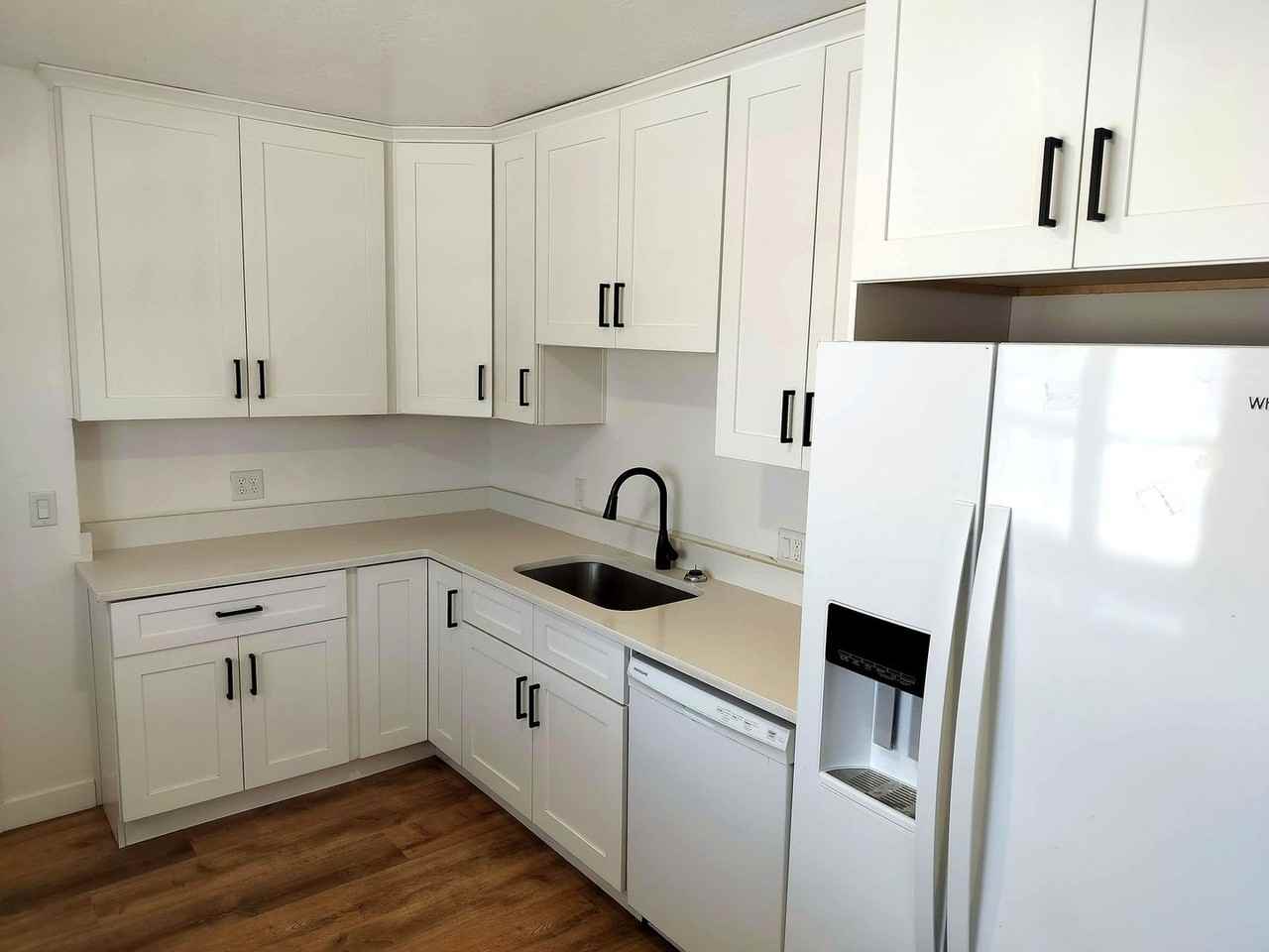 220 E Greenwood Ave - Photo 5 of 19