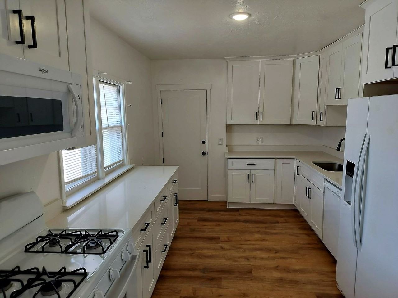 220 E Greenwood Ave - Photo 6 of 19