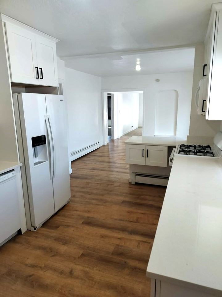 220 E Greenwood Ave - Photo 7 of 19