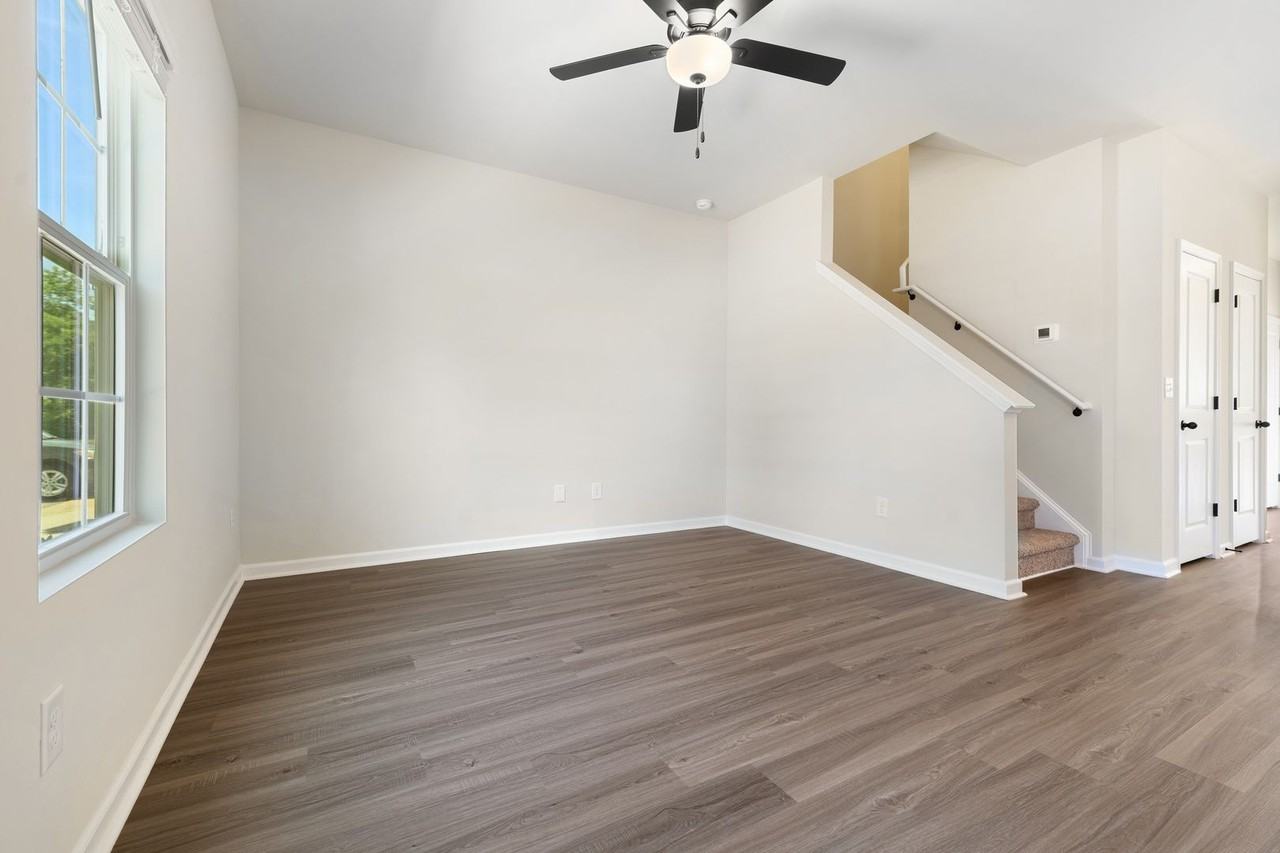 177 Seville Way - Photo 3 of 22