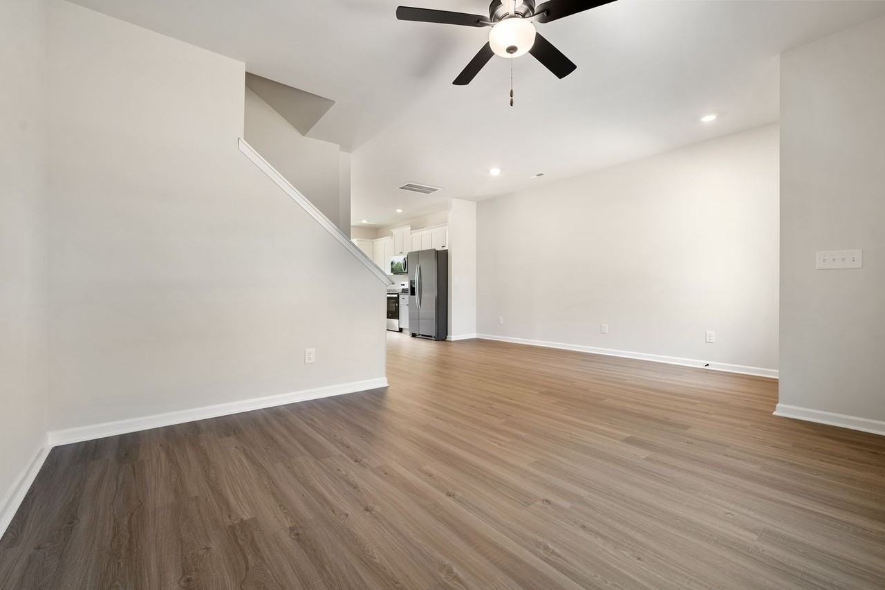177 Seville Way - Photo 4 of 22