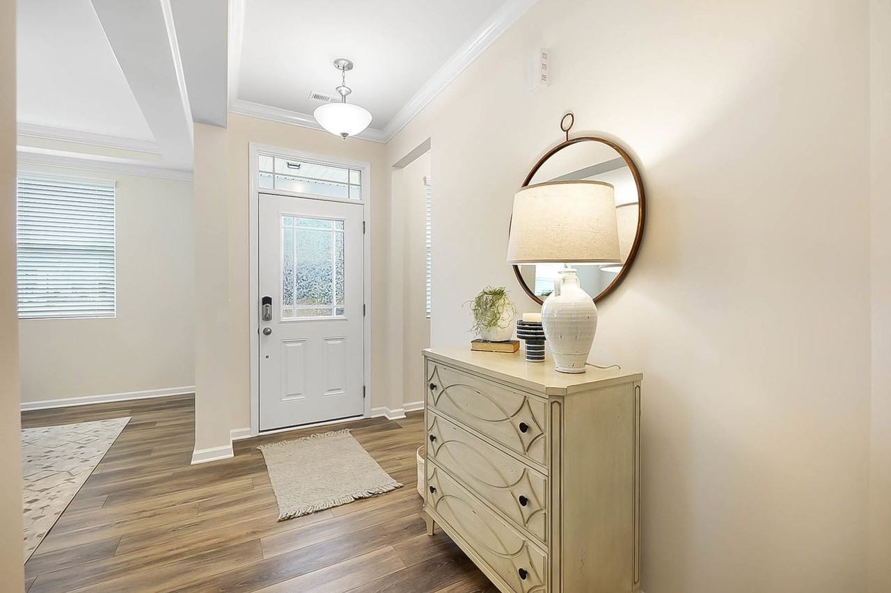 1102 Top Flight Dr - Photo 3 of 46