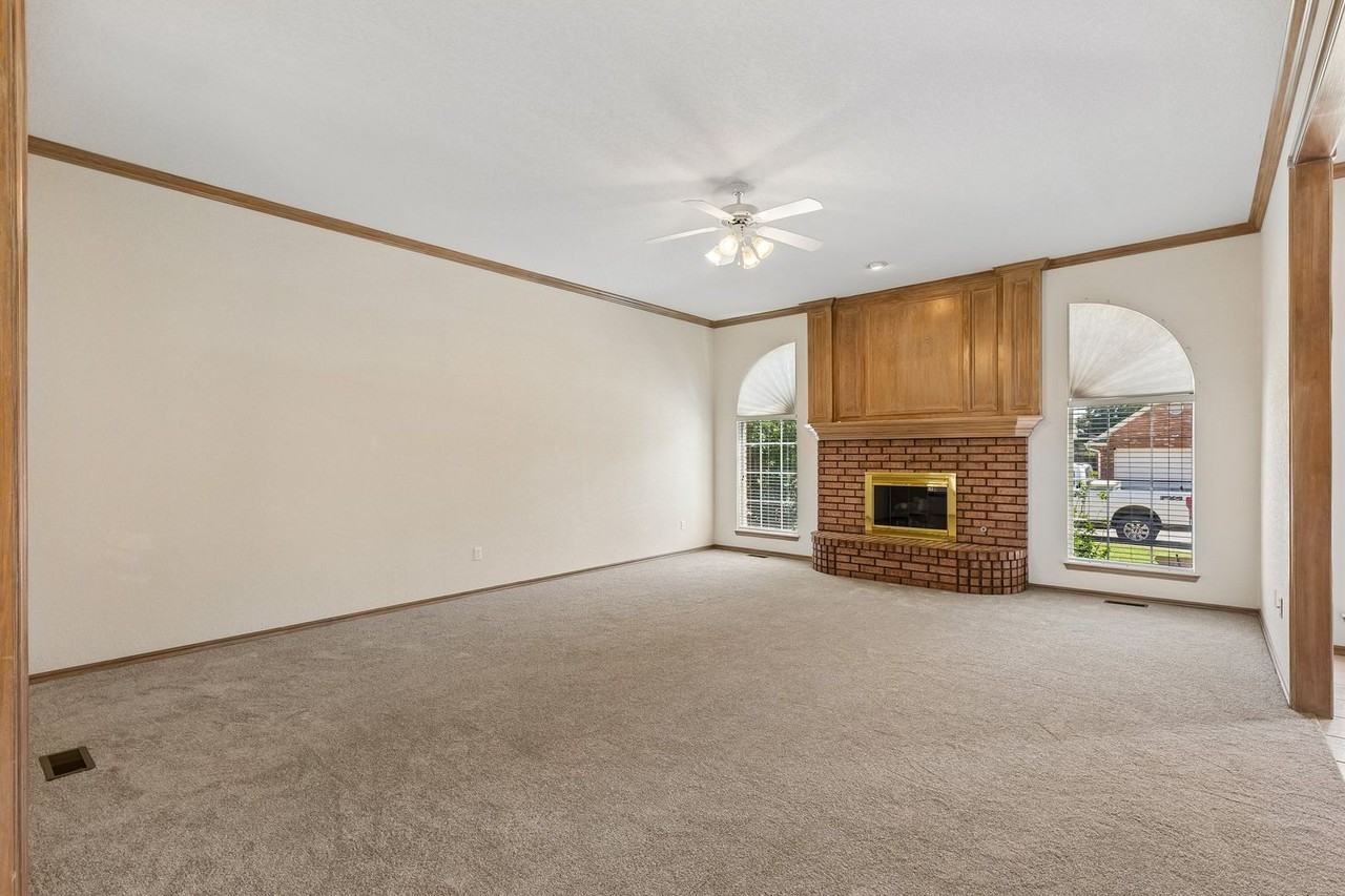 2725 Blue Quail Pass - Photo 3 of 39