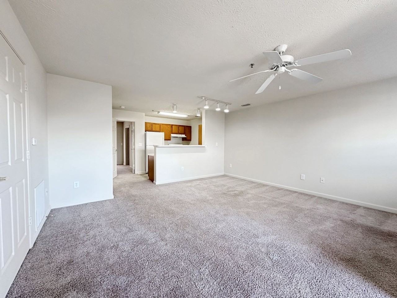 19360 Chelsey Dr - Photo 4 of 37