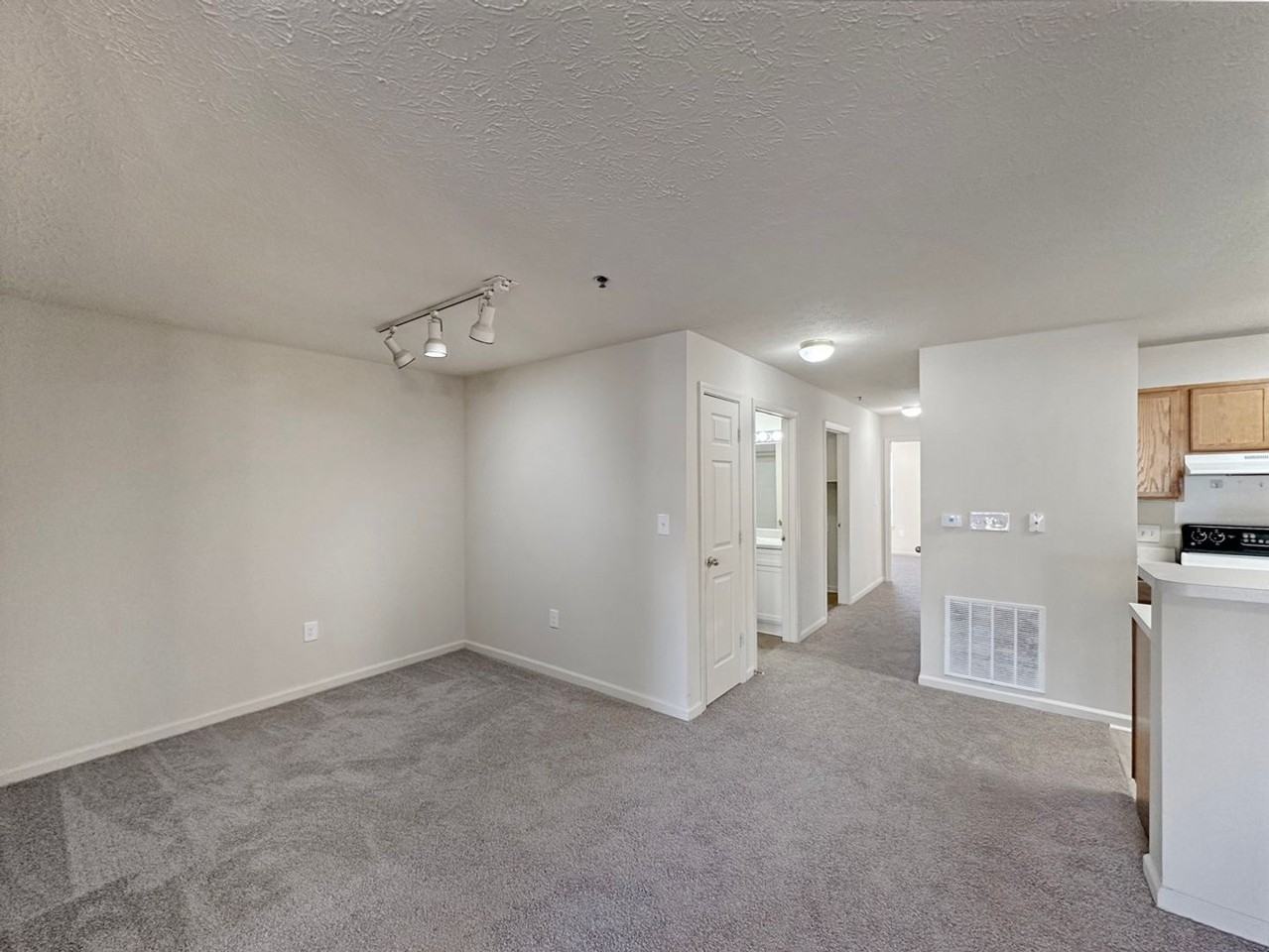 19364 Chelsey Dr - Photo 5 of 46