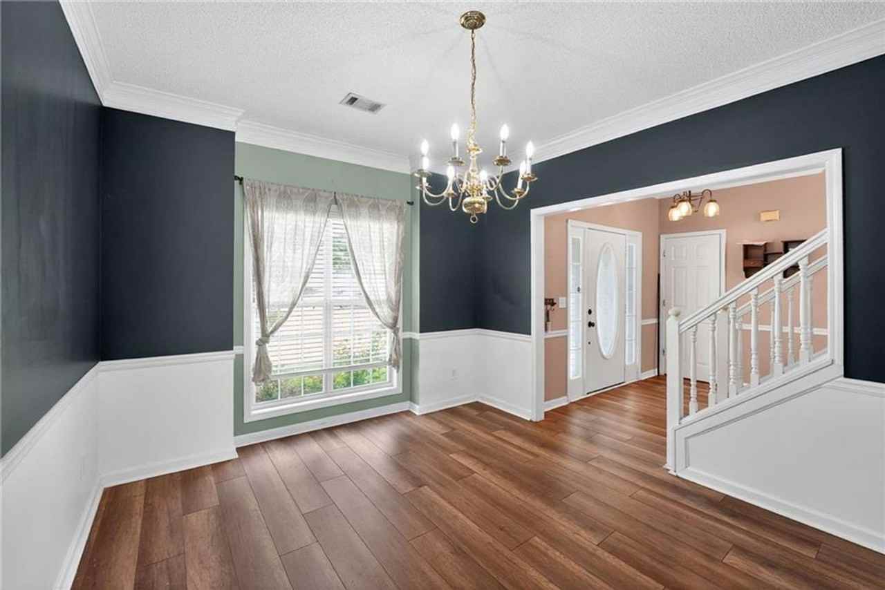 158 Windsor Cir - Photo 2 of 14