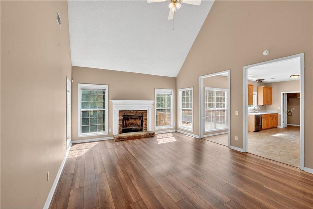 158 Windsor Cir - Photo 4 of 14