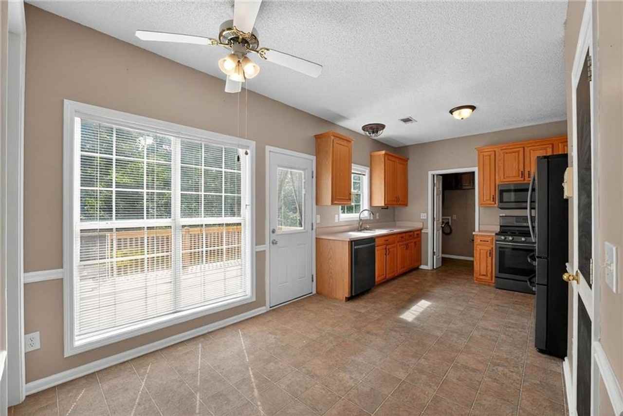 158 Windsor Cir - Photo 5 of 14