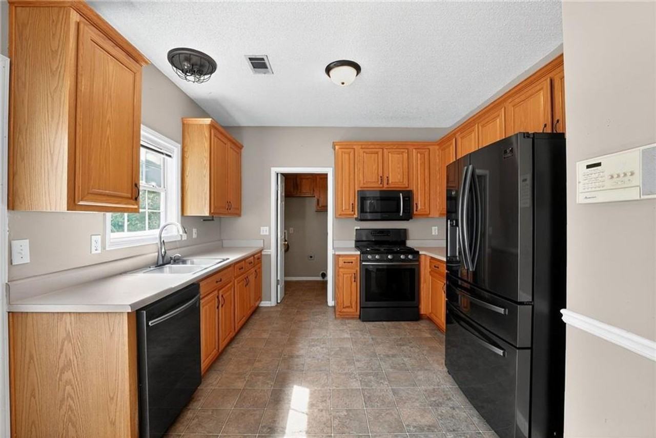158 Windsor Cir - Photo 6 of 14