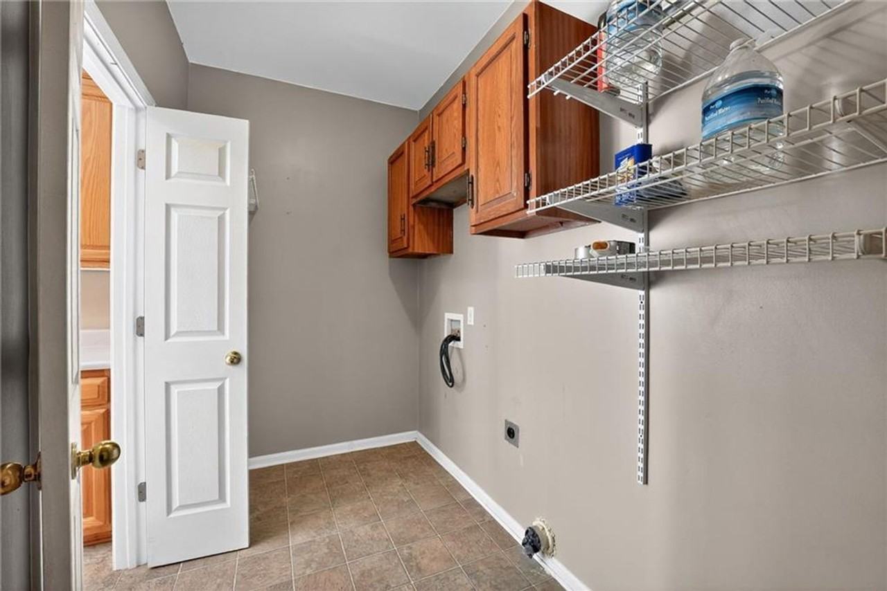 158 Windsor Cir - Photo 7 of 14