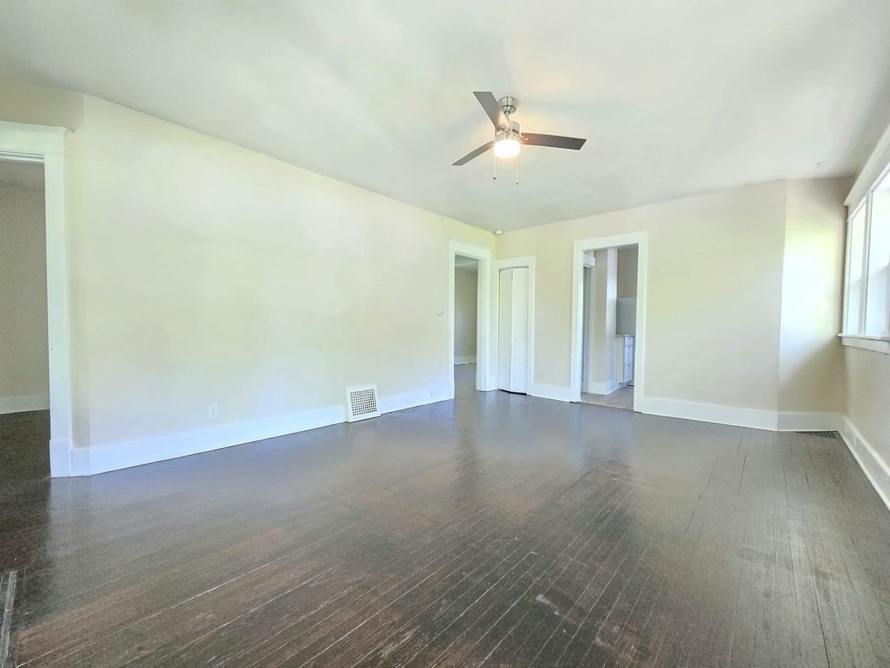 1218 S 26th St - Photo 4 of 12