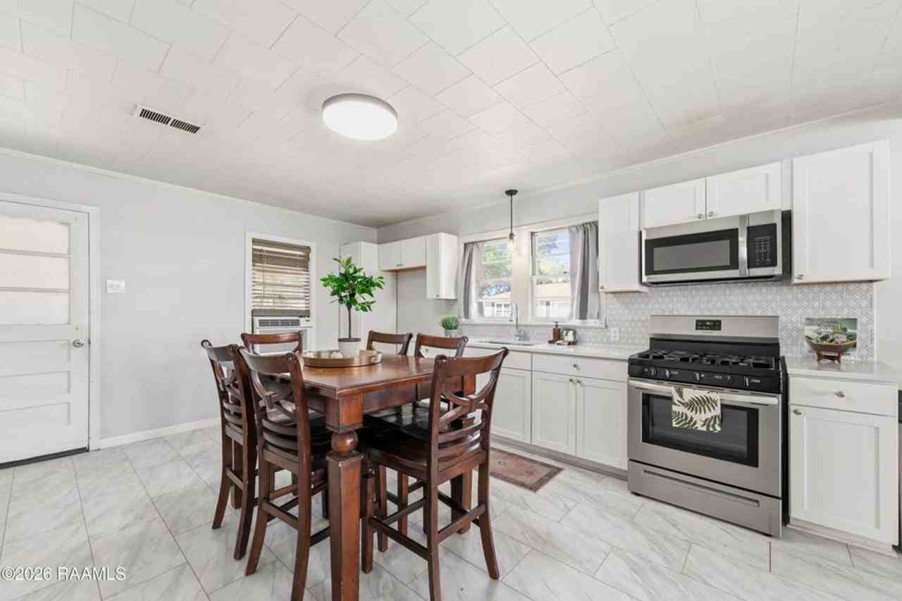 127 Woodrow St - Photo 5 of 11