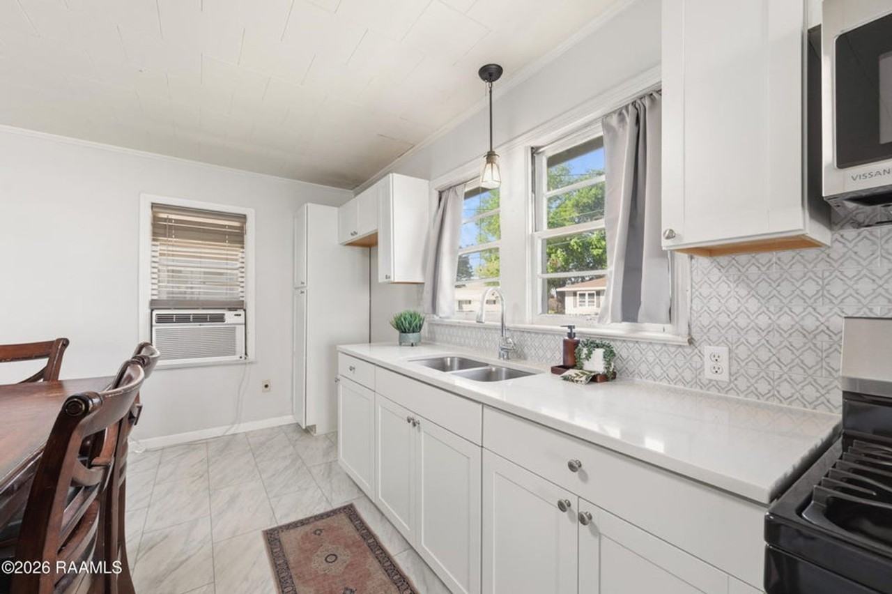 127 Woodrow St - Photo 6 of 11