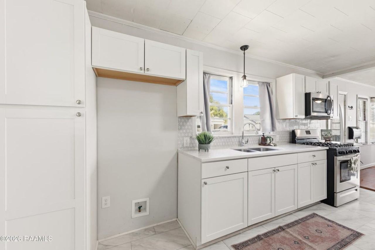 127 Woodrow St - Photo 7 of 11