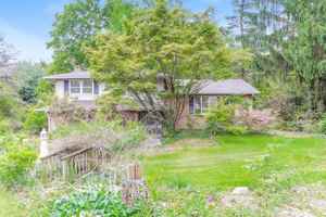 featured image of 934 Village Rd
