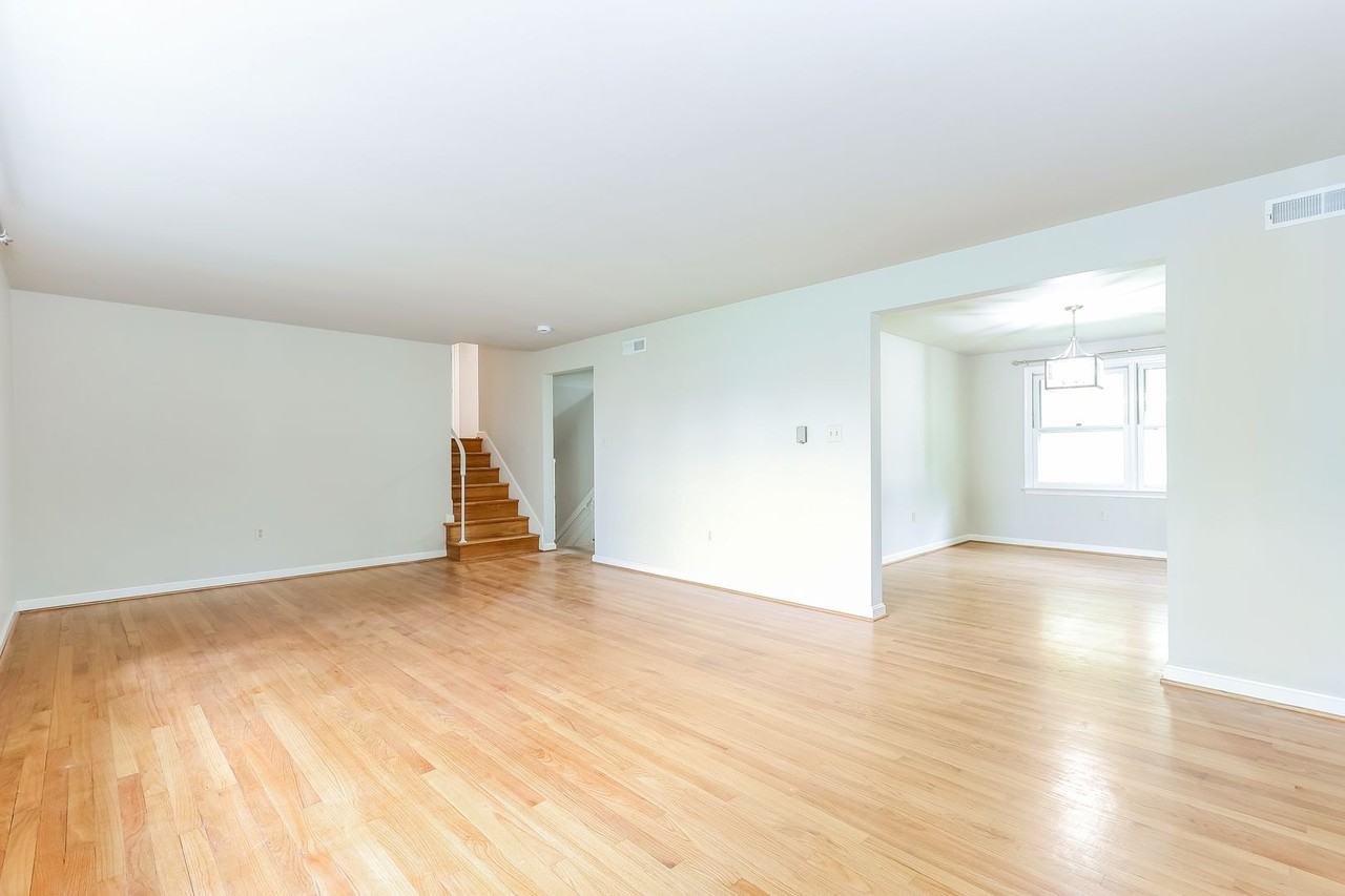 934 Village Rd - Photo 3 of 24