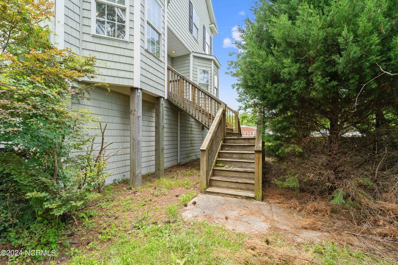 71 Court St - Photo 3 of 24