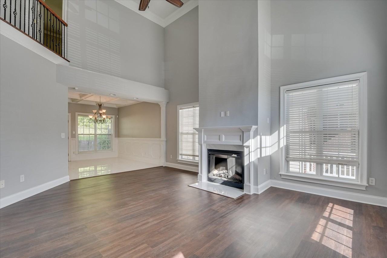 2909 Aylesbury Dr - Photo 5 of 38