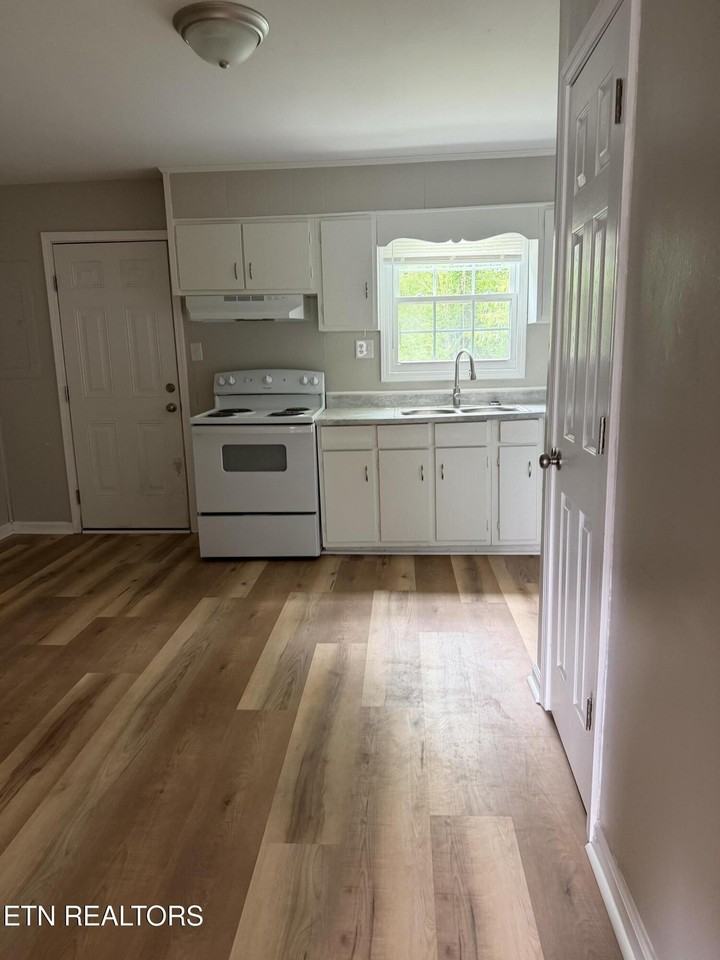 508 S Douglas Ave #D - Photo 3 of 13