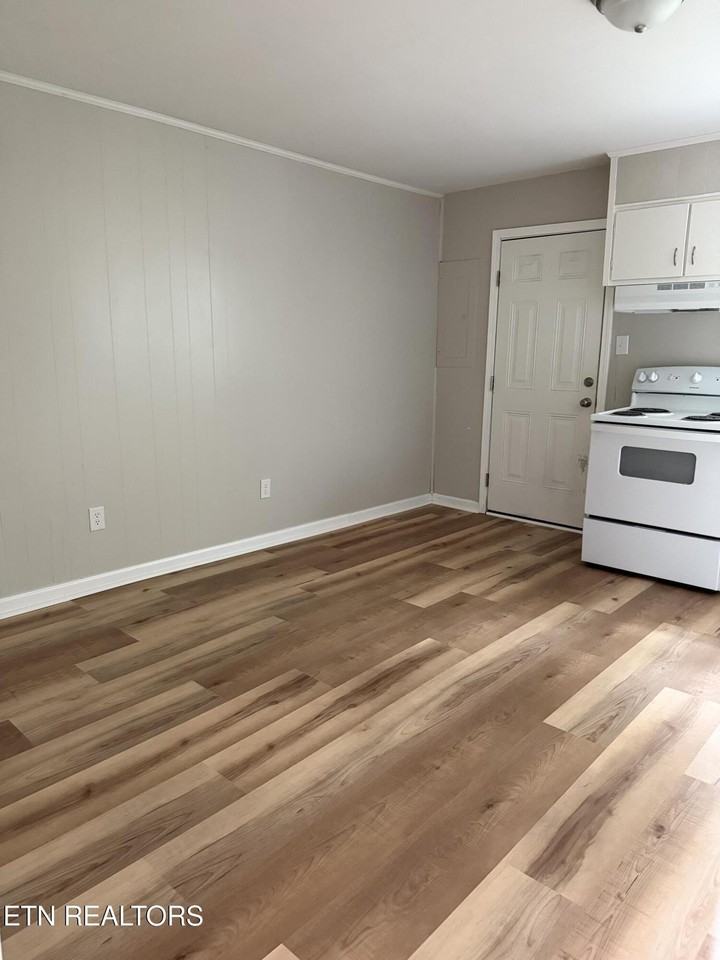 508 S Douglas Ave #D - Photo 4 of 13