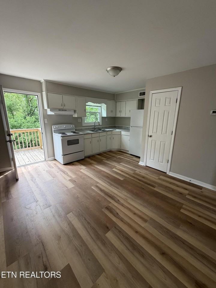508 S Douglas Ave #D - Photo 5 of 13