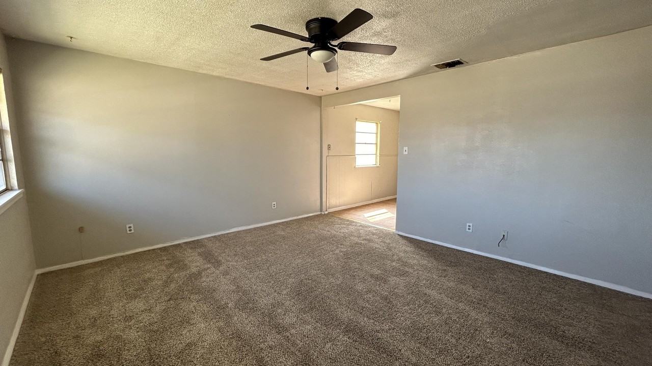 6518 Avenue S - Photo 2 of 7