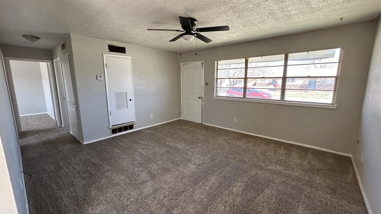 6518 Avenue S - Photo 3 of 7