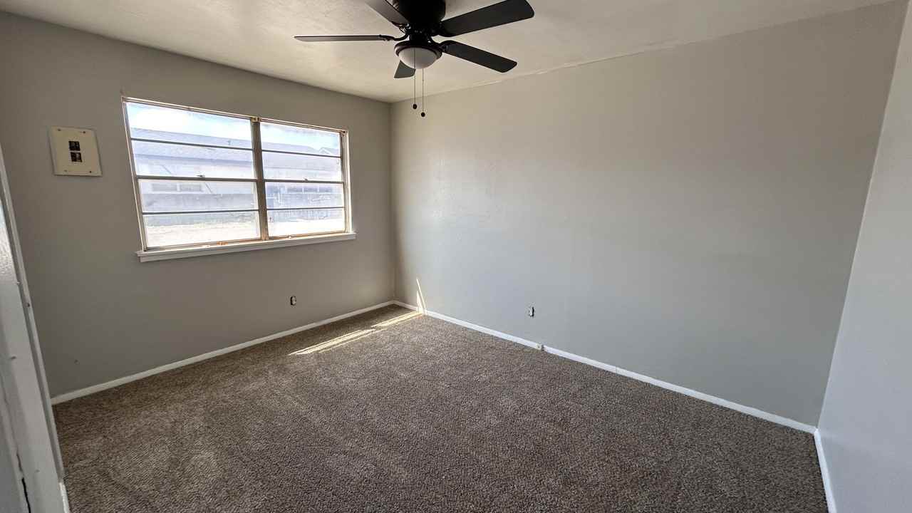 6518 Avenue S - Photo 4 of 7