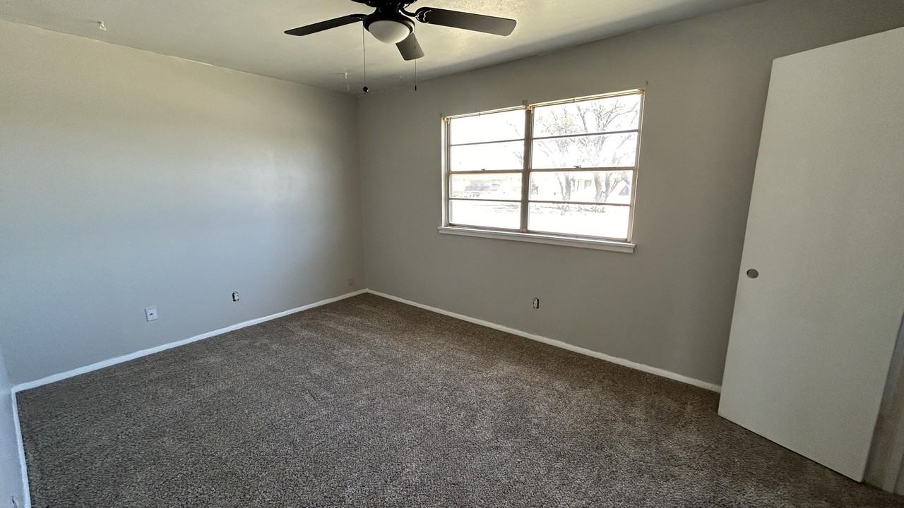 6518 Avenue S - Photo 5 of 7