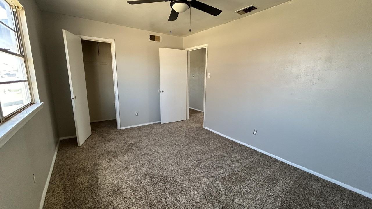 6518 Avenue S - Photo 6 of 7