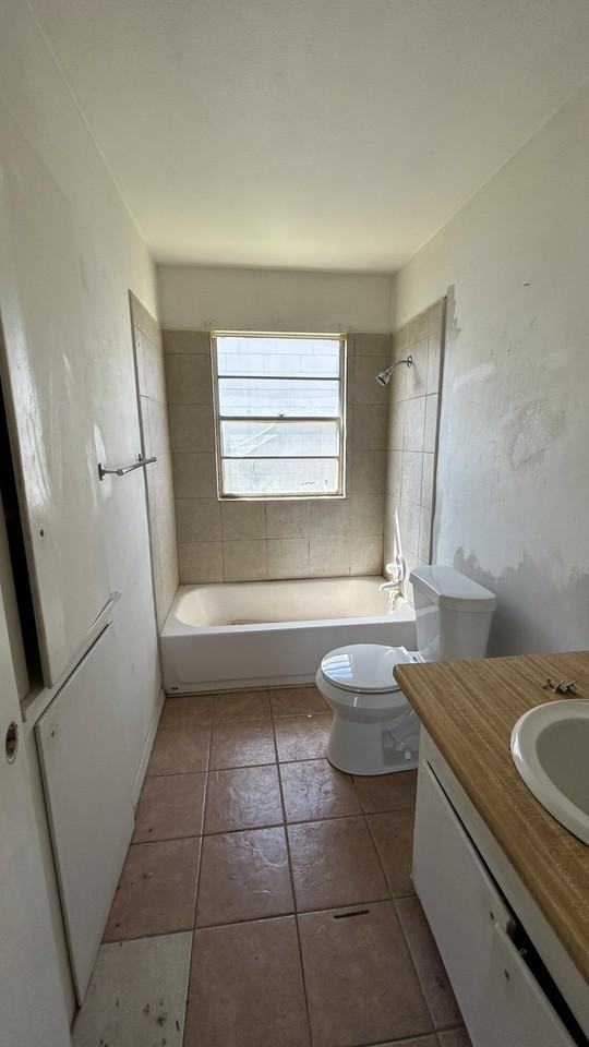 6518 Avenue S - Photo 7 of 7