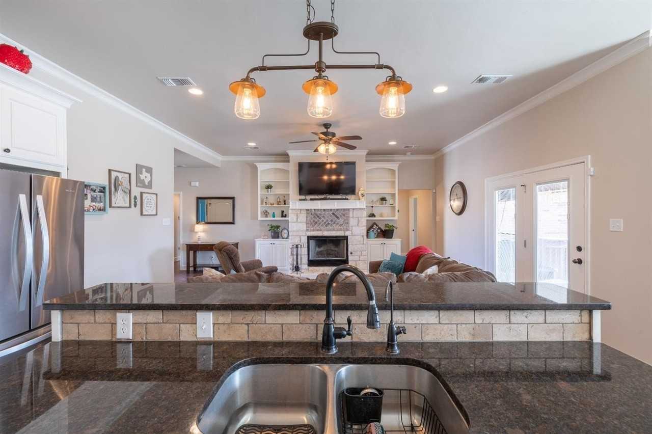 7811 86th St - Photo 4 of 24