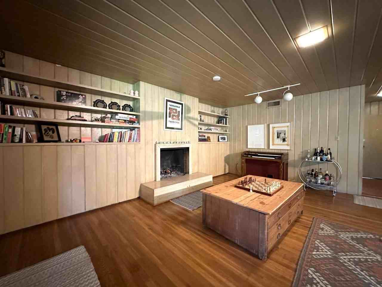 1717 30th St - Photo 4 of 22