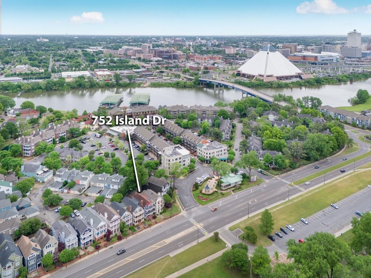 752 Island Dr - Photo 3 of 40