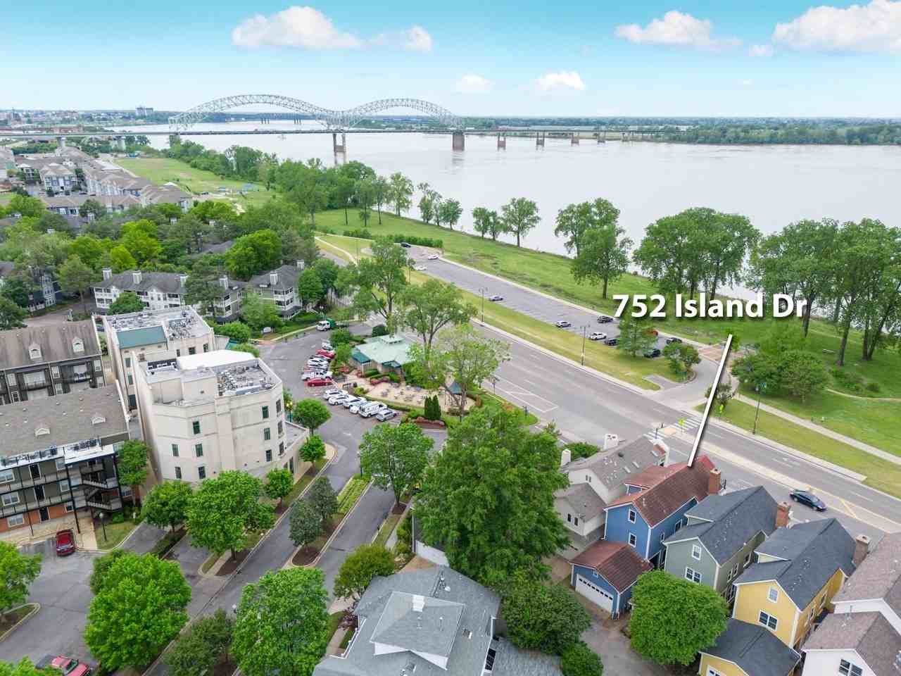 752 Island Dr - Photo 4 of 40