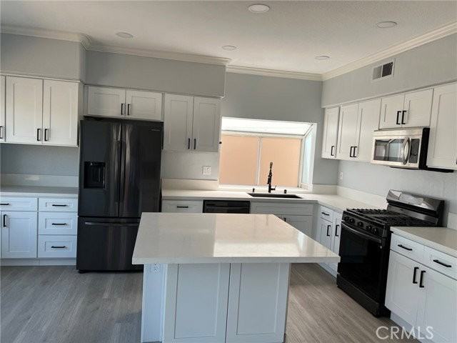 543 S Eveningsong Ln - Photo 3 of 8