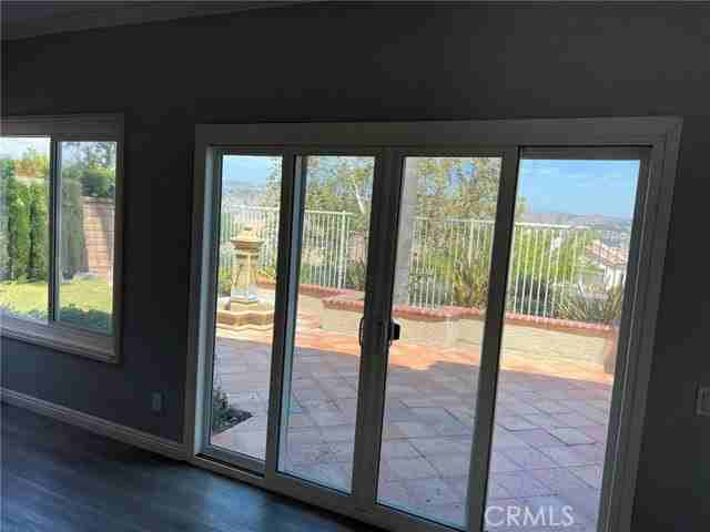 543 S Eveningsong Ln - Photo 5 of 8