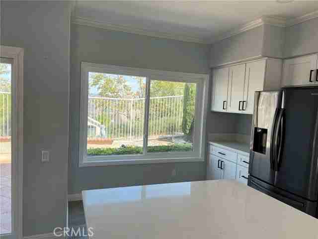 543 S Eveningsong Ln - Photo 6 of 8