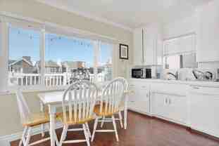 202 30th St #B - Photo 1 of 1