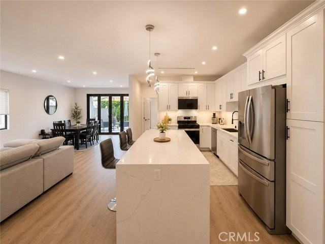 7717 Jamieson Ave - Photo 4 of 8