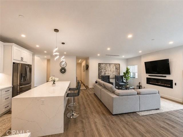 7717 Jamieson Ave - Photo 6 of 8