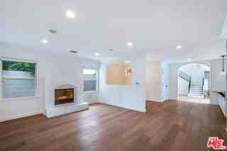14828 Morrison St - Photo 4 of 8