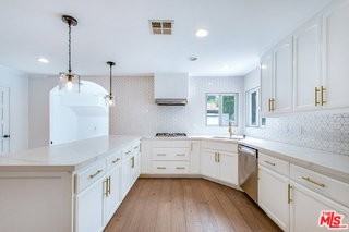 14828 Morrison St - Photo 5 of 8